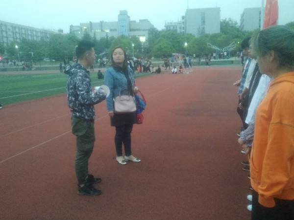 1555372341381476.jpg 我院方阵参加十三届运动会彩排2.jpg