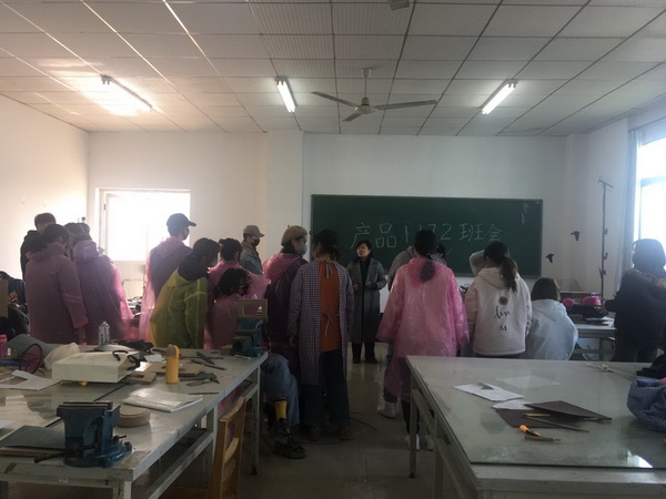 1576330285864336.jpg 产品设计1172班召开年终考试及职业规划主题班会——鲁黎黎_调整大小.jpg