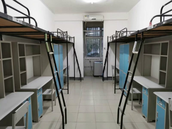 土建学院迎新志愿者打扫新生寝室 (2).jpg