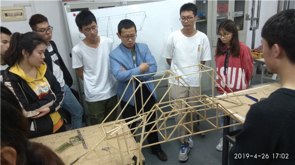 1556372925490433.jpg 1556289826467841.jpg