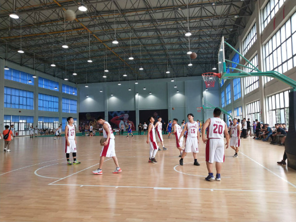 1558446857111972.jpg 我院篮球队战胜汽车学院,挺进决赛 (2).jpg