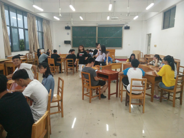 我院开展狼人杀挑战赛试玩环节 (1).jpg