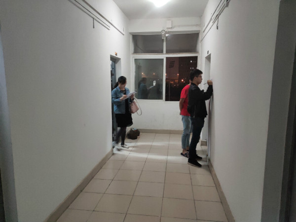 我院学工办夜访宿舍进行晚查寝 (1).jpg