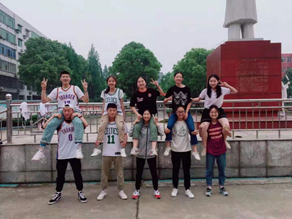 1194班武陈收集的洪湖贺龙高级中学毕业照.png
