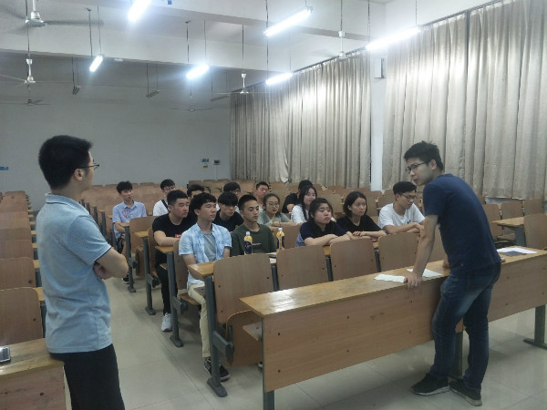 活力团支部答辩成功召开 (1).jpg