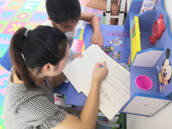 我院关爱留守儿童暑期实践的复咸宁开展暑期实践 (1).jpg