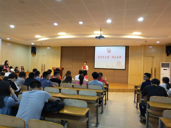 我院进行优秀学生会答辩 (1).jpg