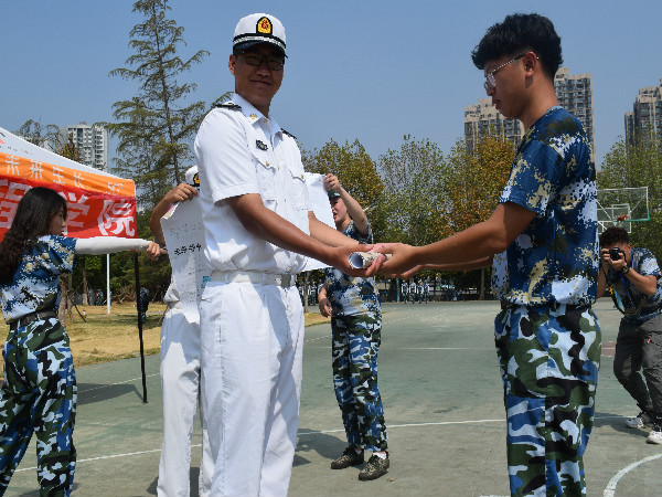 庆中秋迎军运，我院学子送给教官创意节日礼物 (2).jpg