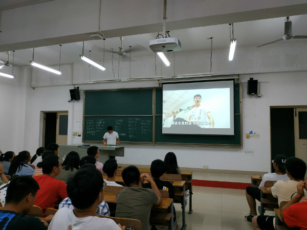 我院新生同上一堂安全教育课 (1).jpg