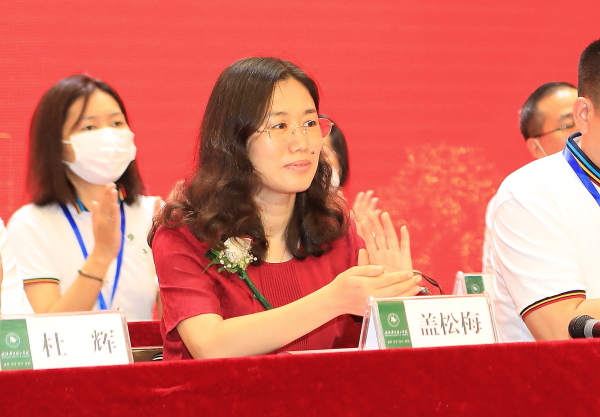 盖松梅 特写1.JPG