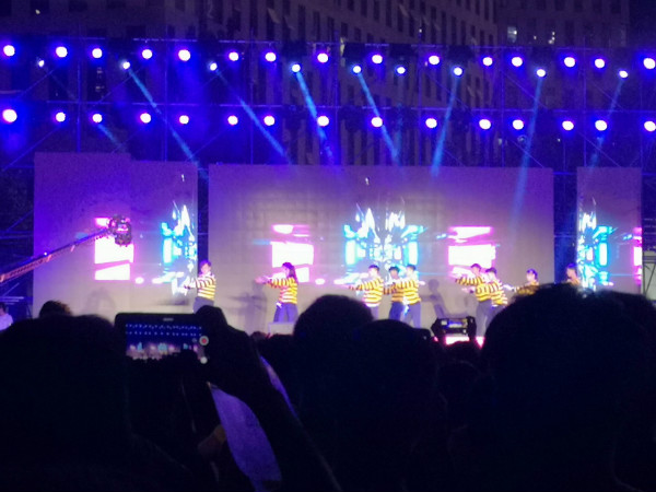 我院大一新生参加学校举办的“乘着歌声飞扬”迎新晚会 (2).jpg