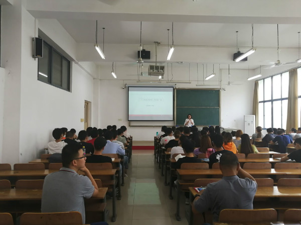 我院教师讲述别开生面的“开学第一课” (3).jpg