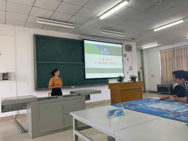 我院举行首届工程管理专业专升本学生开学典礼暨入学教育仪式 (1).jpg