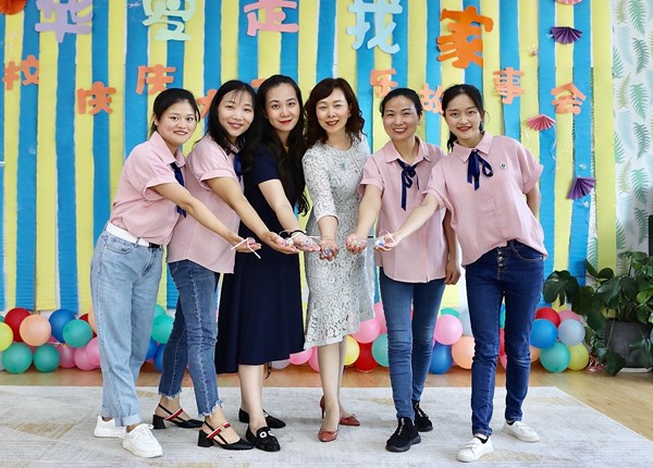 1578651787119748.jpg 托管中心团队_副本.jpg