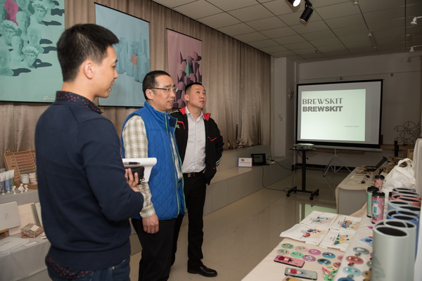 1524703361123393.jpg 2018.4.23毕业设计展 侯国栋摄-300_调整大小.jpg