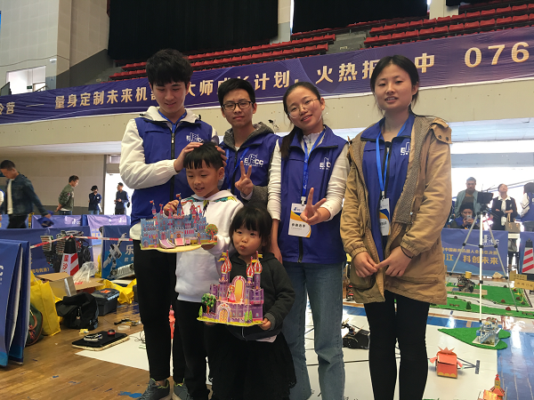 1510045120126212.png jiqiren5.png