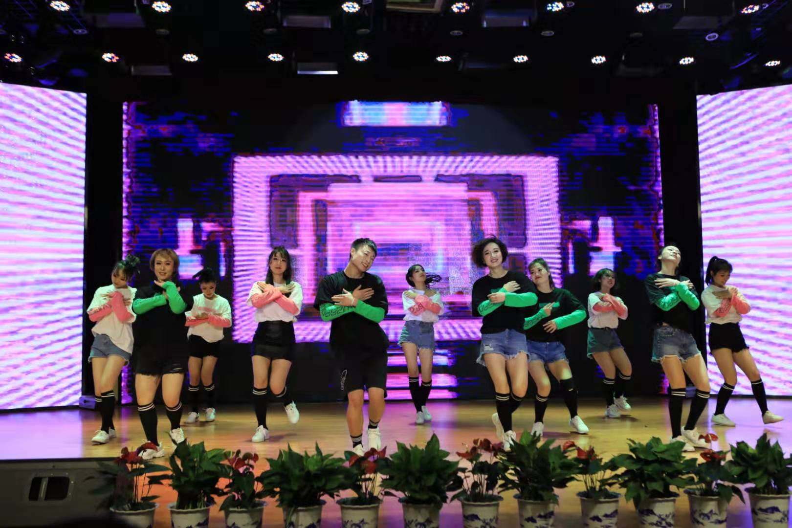 1578892619658128.jpg 1578892619658128.jpg