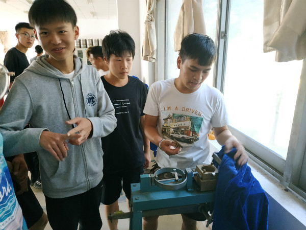 【入学教育】我院大一新生参观土木工程建筑实验室 (2).jpg