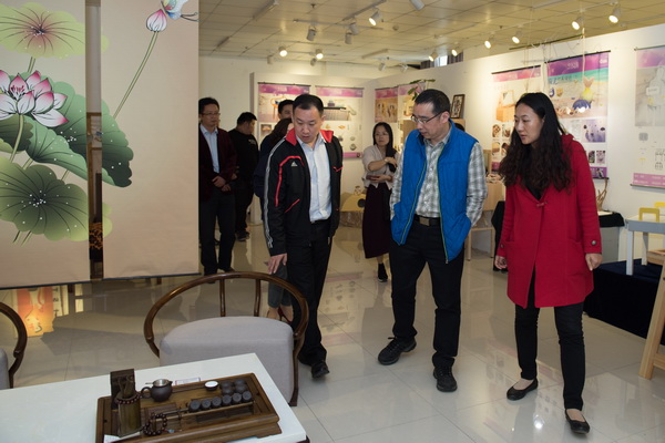 1524703427115656.jpg 2018.4.23毕业设计展 侯国栋摄-289_调整大小.jpg