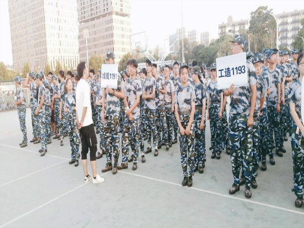 我院新生教官见面会，开启军训进行时 (2).jpg