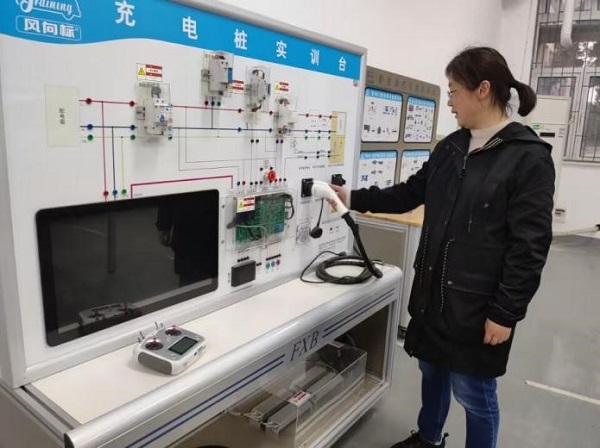 1682342180530194.jpg 1682342160437762.jpg