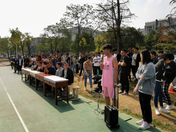 【学生活动】我院“新生杯”篮球赛正式拉开帷幕 (1).jpg