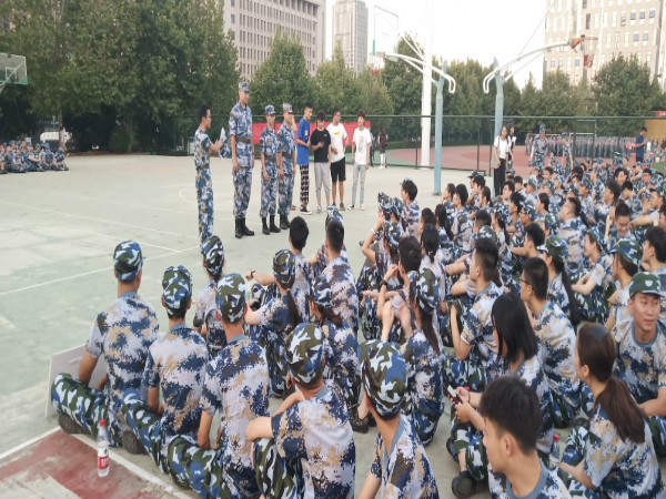 我院新生教官见面会，开启军训进行时 (1).jpg