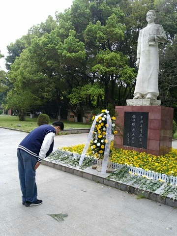 新闻稿 英烈入我梦，明我长相忆 配图 顾磊明.jpg