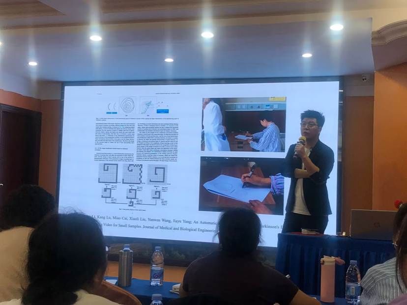 李竹 李竹