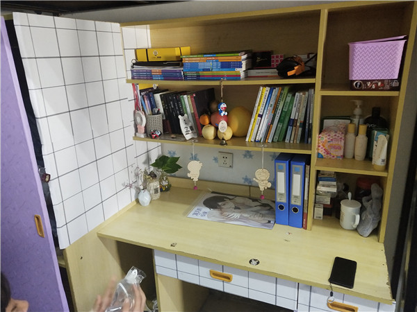 1544885649113470.jpg 土木院领导视察寝室设计大赛大一参赛寝室2.jpg