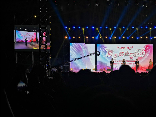 我院大一新生参加学校举办的“乘着歌声飞扬”迎新晚会 (1).jpg