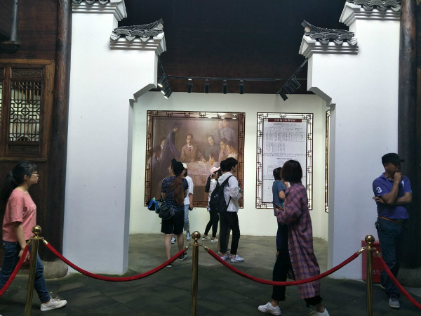 我院城乡规划系师生参观瑶里红色旧址 (1).jpg