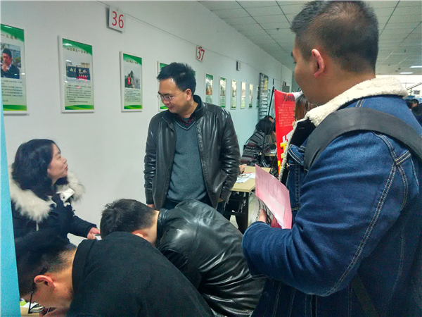 校园招聘会1.jpg