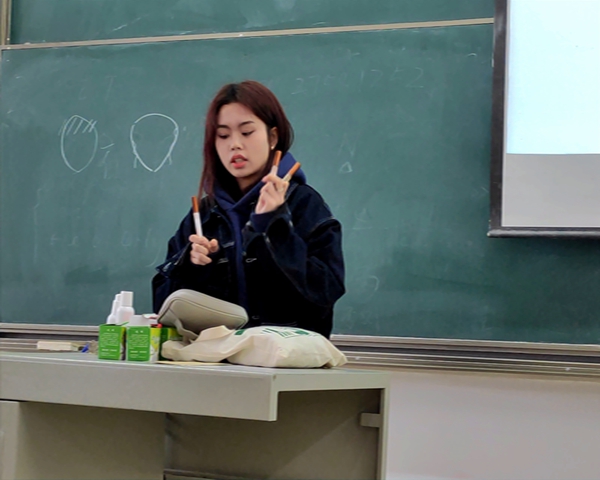 1677248375595258.jpg 闄堥懌.jpg