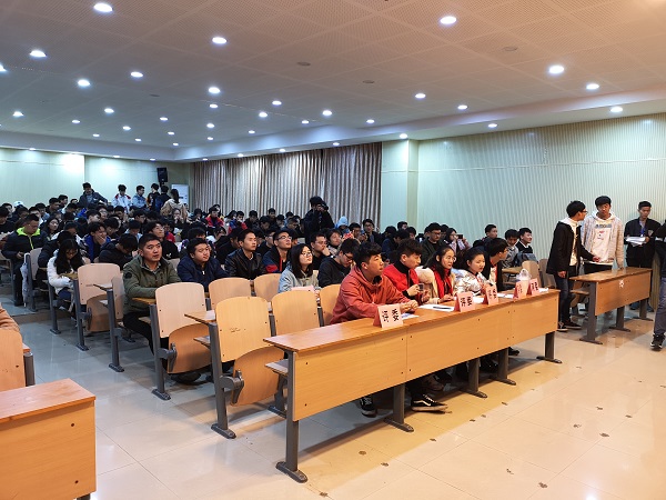 1543930656876686.jpg 辩论赛1.jpg