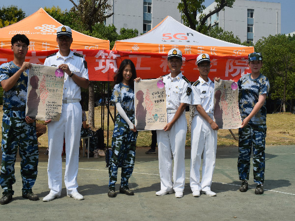 庆中秋迎军运，我院学子送给教官创意节日礼物 (3).jpg