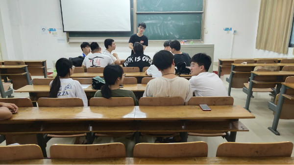 1559787262390857.jpg 土建学院学生会例会顺利召开 (2).jpg