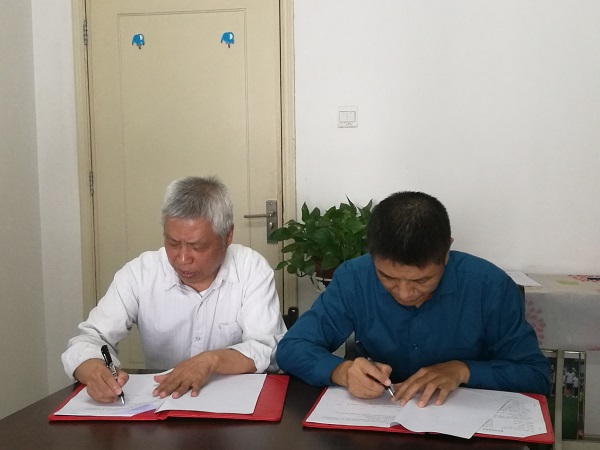 1541135669871092.jpg 我校与湖北省机动车鉴定与评估行业协会签订校企合作协议.jpg