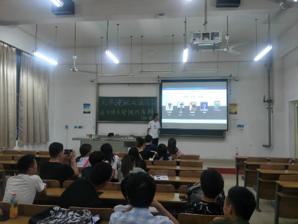 活力团支部答辩成功召开 (2).jpg